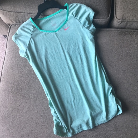 Nike Tops - 🌸Nike dry fit t-shirt. XL🌸